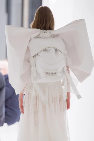 Look 43